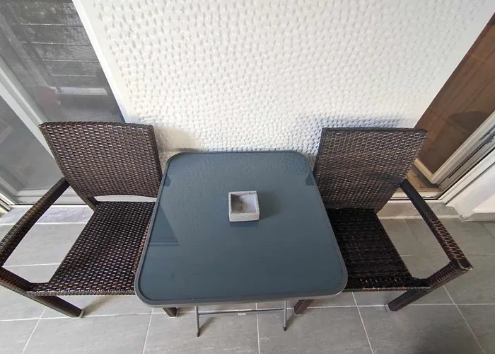 2 Bedroom Apartment For 4 People 42M From The Sea