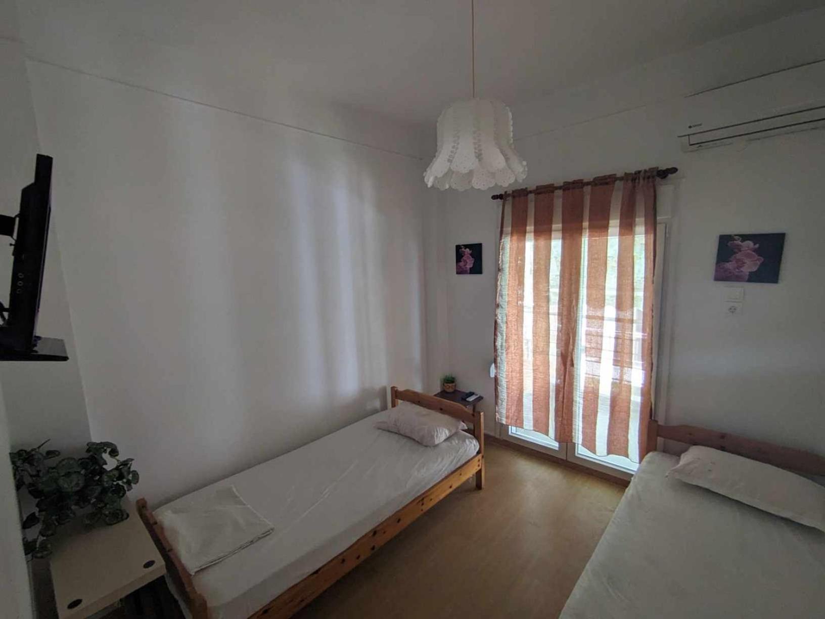 2 Bedroom For 4 People 42m From The Sea Apartment